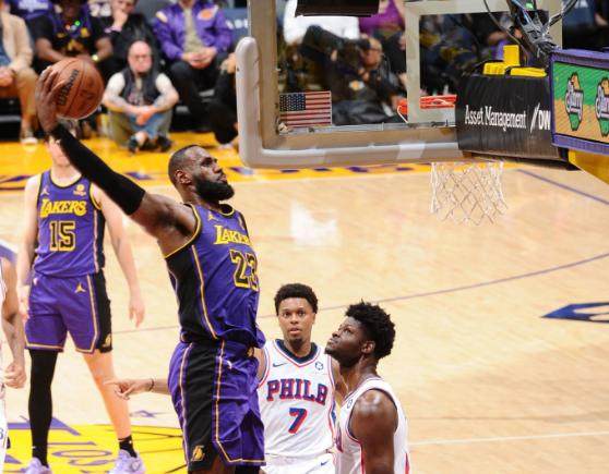 末节171球联盟第一！詹皇末节11分+关键三分制胜