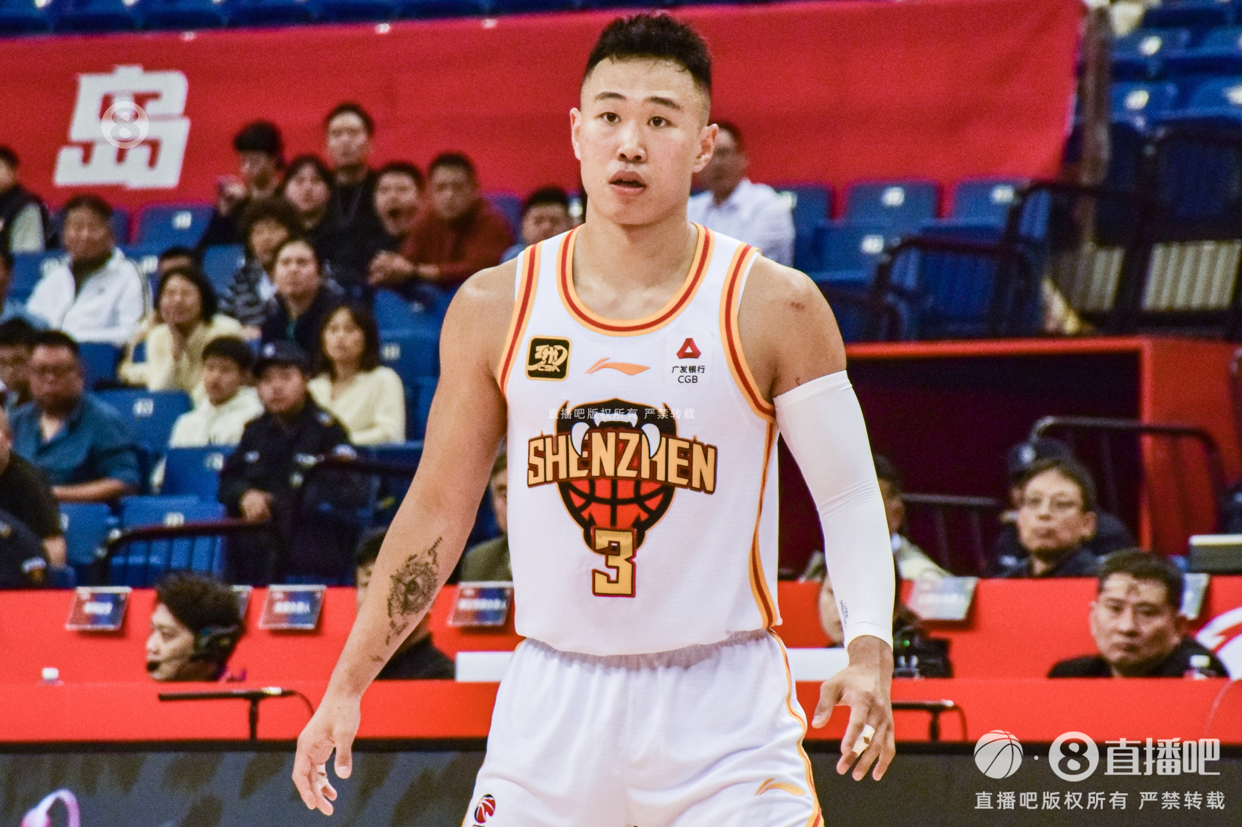 开云登录-双枪！贺希宁半场13中6砍14分 史密斯半场9中5砍18分&amp;第二节15分